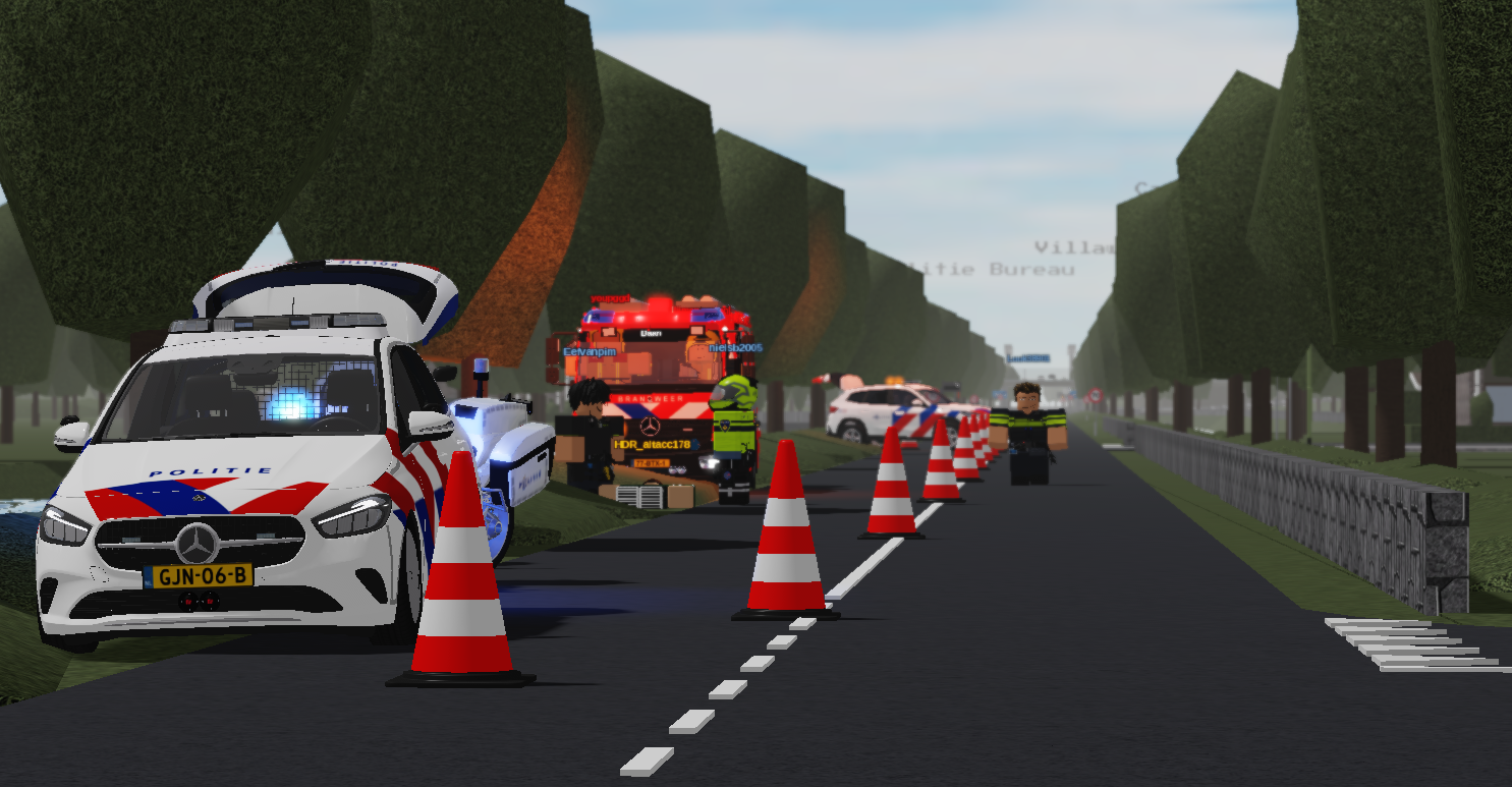 Politie en brandweer bij een afgesloten weg